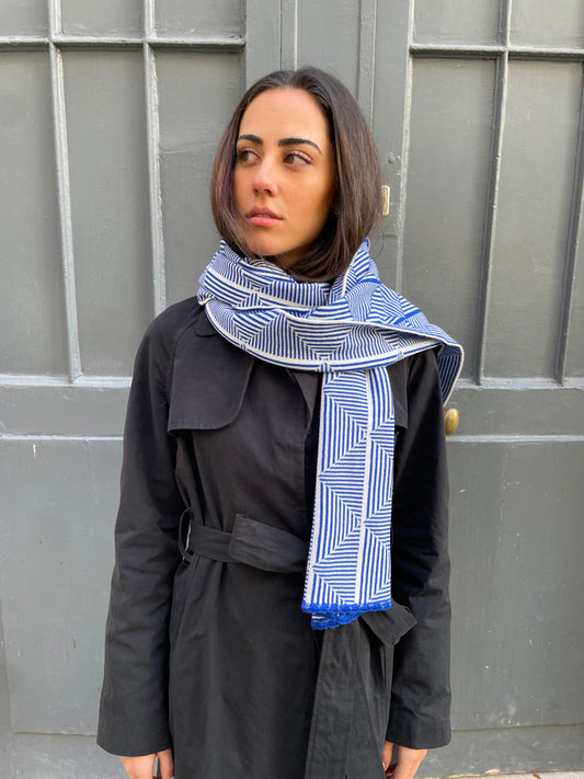Lorna - Warm Double-Face Knitted Scarf in Geometric Jacquard - Blue
