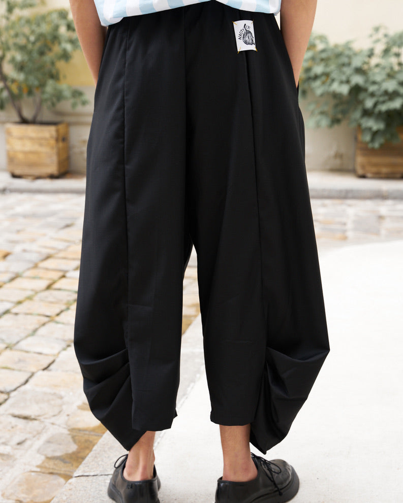 Nasty Cat-Deconstructed Baggy Drape Hem Pants-Black