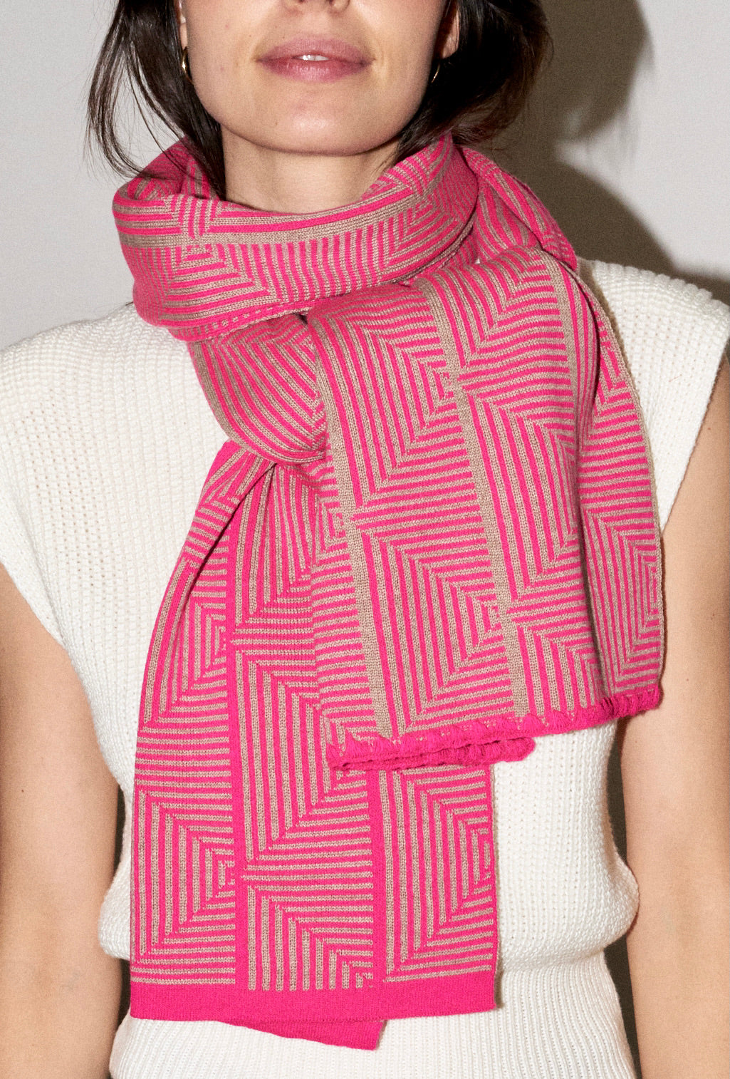 Lorna - Knitted Jacquard Scarf - Pink