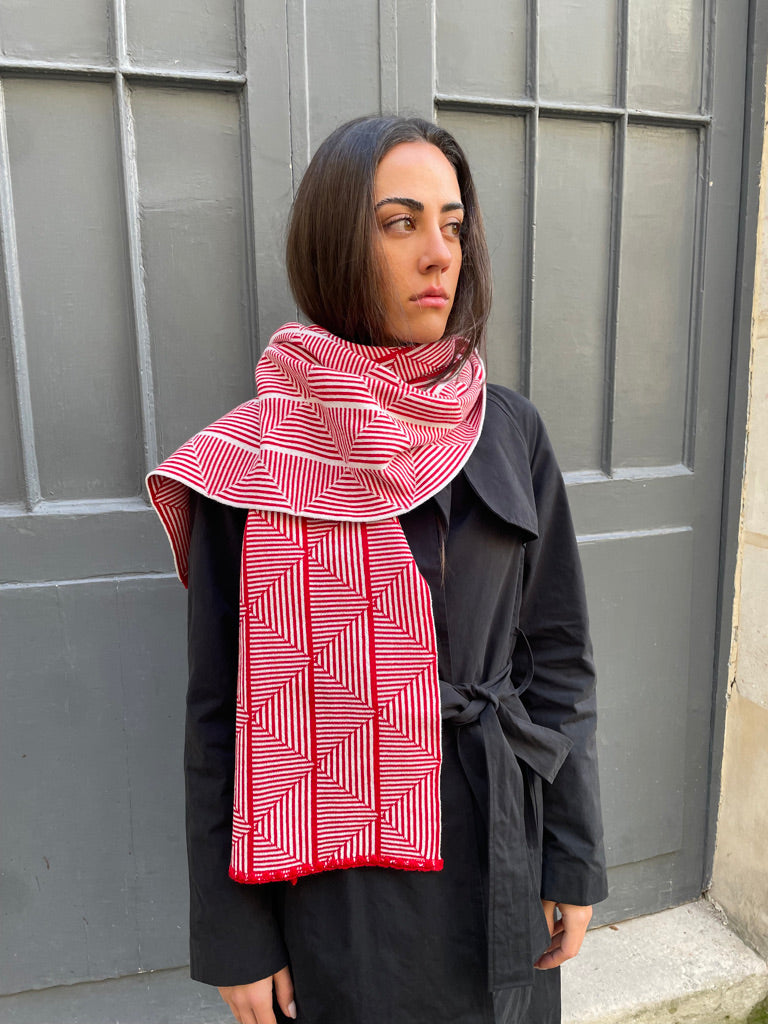 Lorna - Warm Double-Face Knitted Scarf in Geometric Jacquard - Red