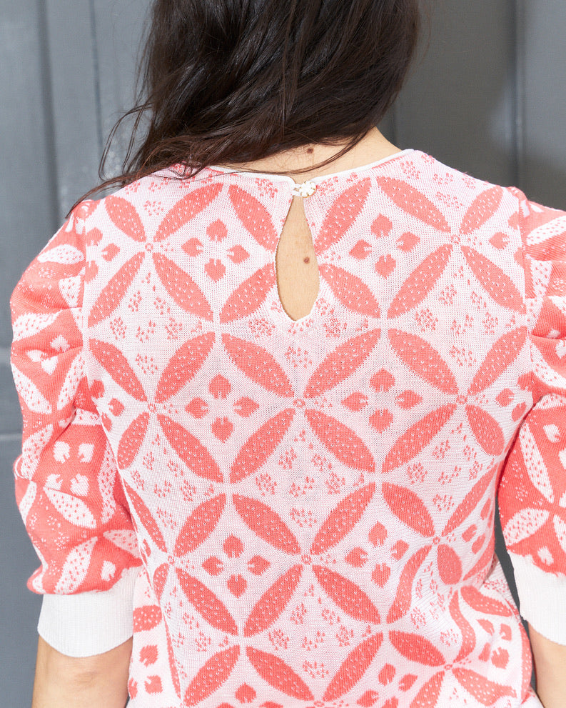 Ephi-Puff Sleeve Flower Jacquard Sweater-Coral/White