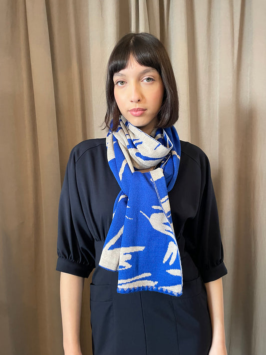 Dany - Warm Double-Face Knitted Scarf in Paintbrush Jacquard - Blue