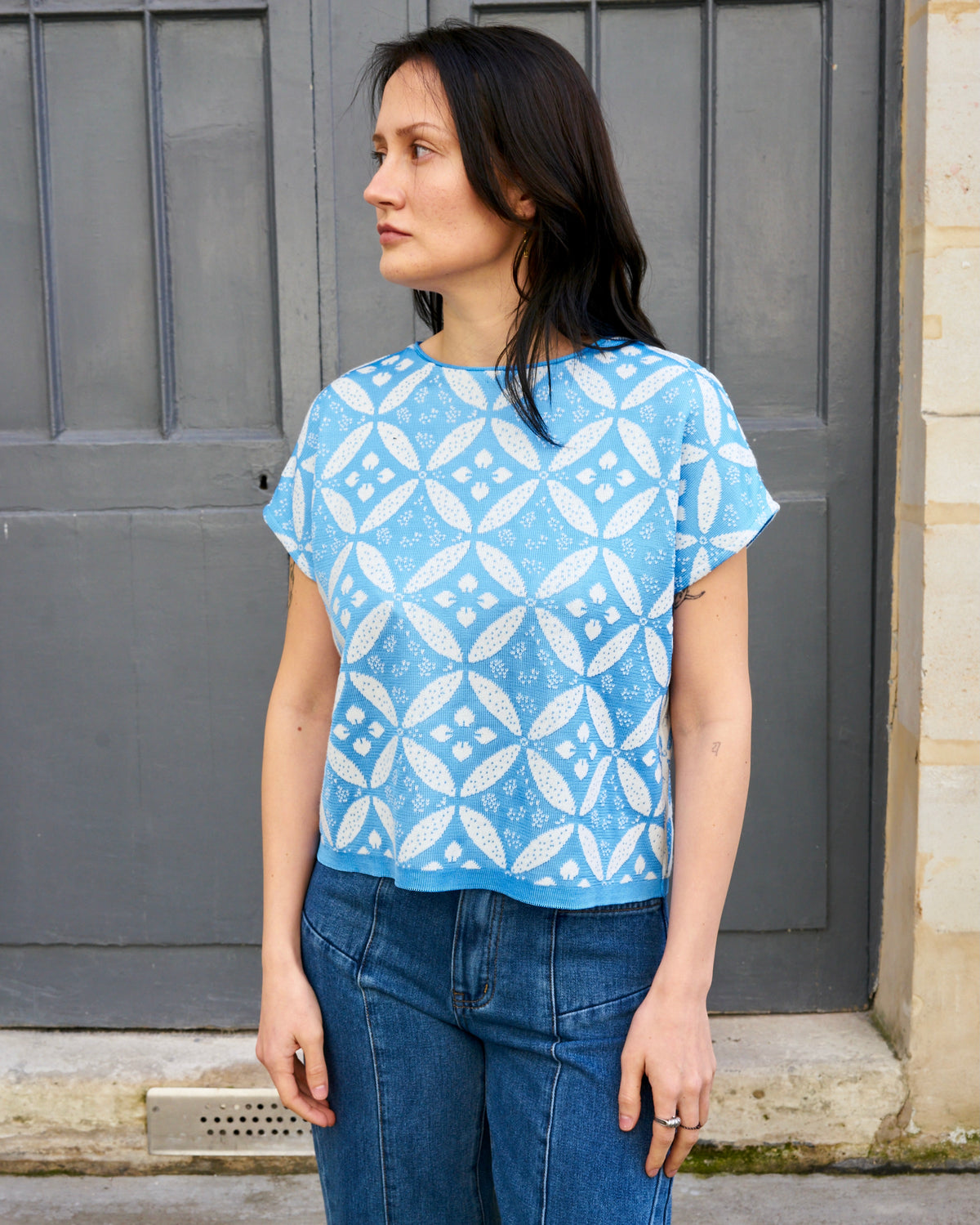 Eos-Flower Jacquard KnitTop with Button Down Back-White/Blue