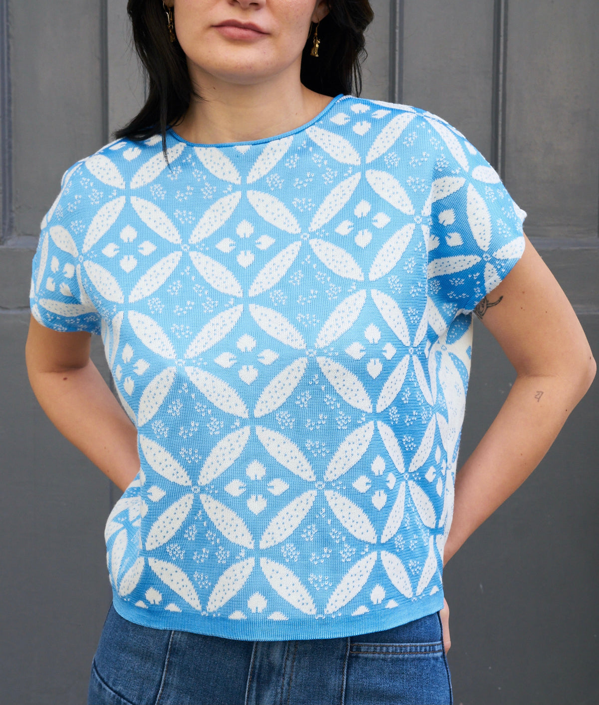 Eos-Flower Jacquard KnitTop with Button Down Back-White/Blue