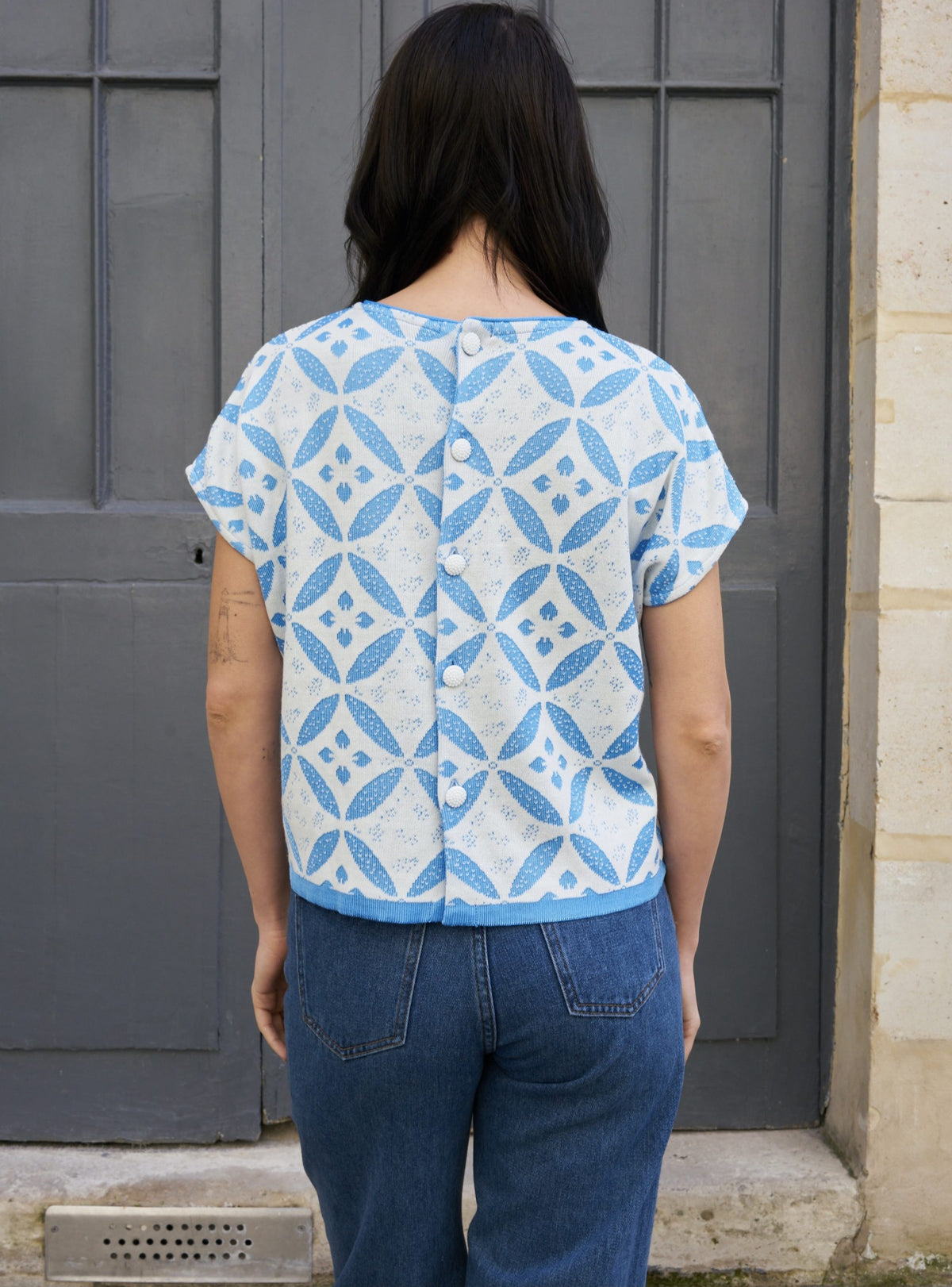 Eos-Flower Jacquard KnitTop with Button Down Back-White/Blue