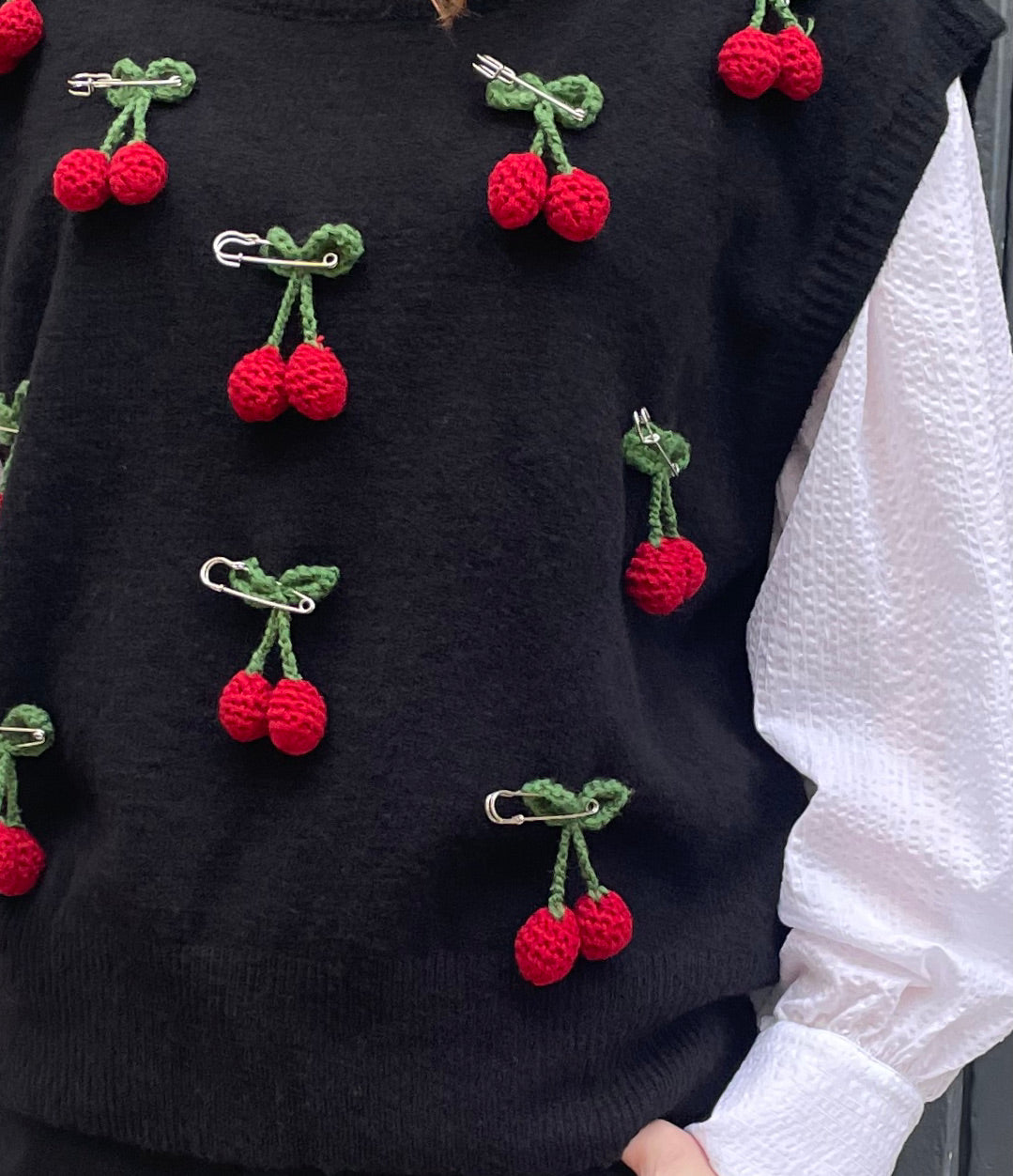 'Cherry' - Sleeveless 3D Cherry Pin Knit Vest - Man