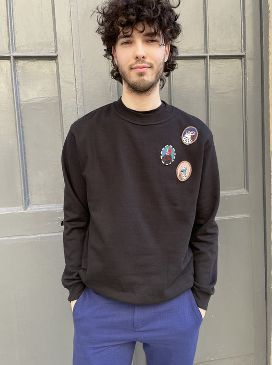Karli M- Sweatshirt with embroidered bird cameos-black