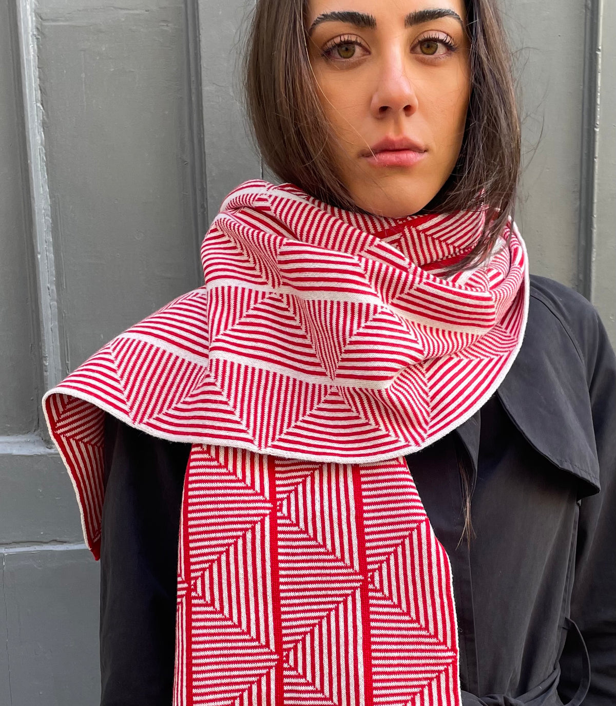 Lorna - Warm Double-Face Knitted Scarf in Geometric Jacquard - Red